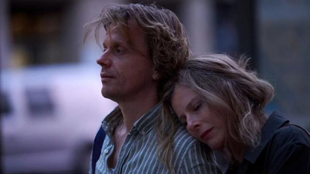 Kubet Alex Lutz dành một đêm với Karin Viard: trailer